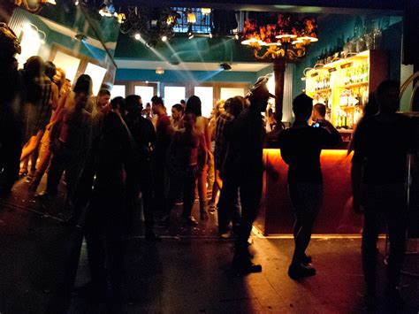 bar gay porto|Descubra os 10 Melhores Bares LGBT Porto